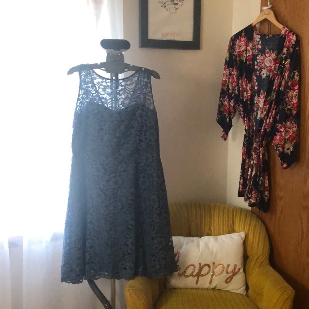Short sleeveless all over lace bridesmaid dress